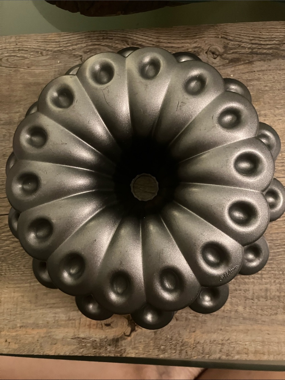 Wilton Dimensions Metallic Gray Decorative Bundt Pan